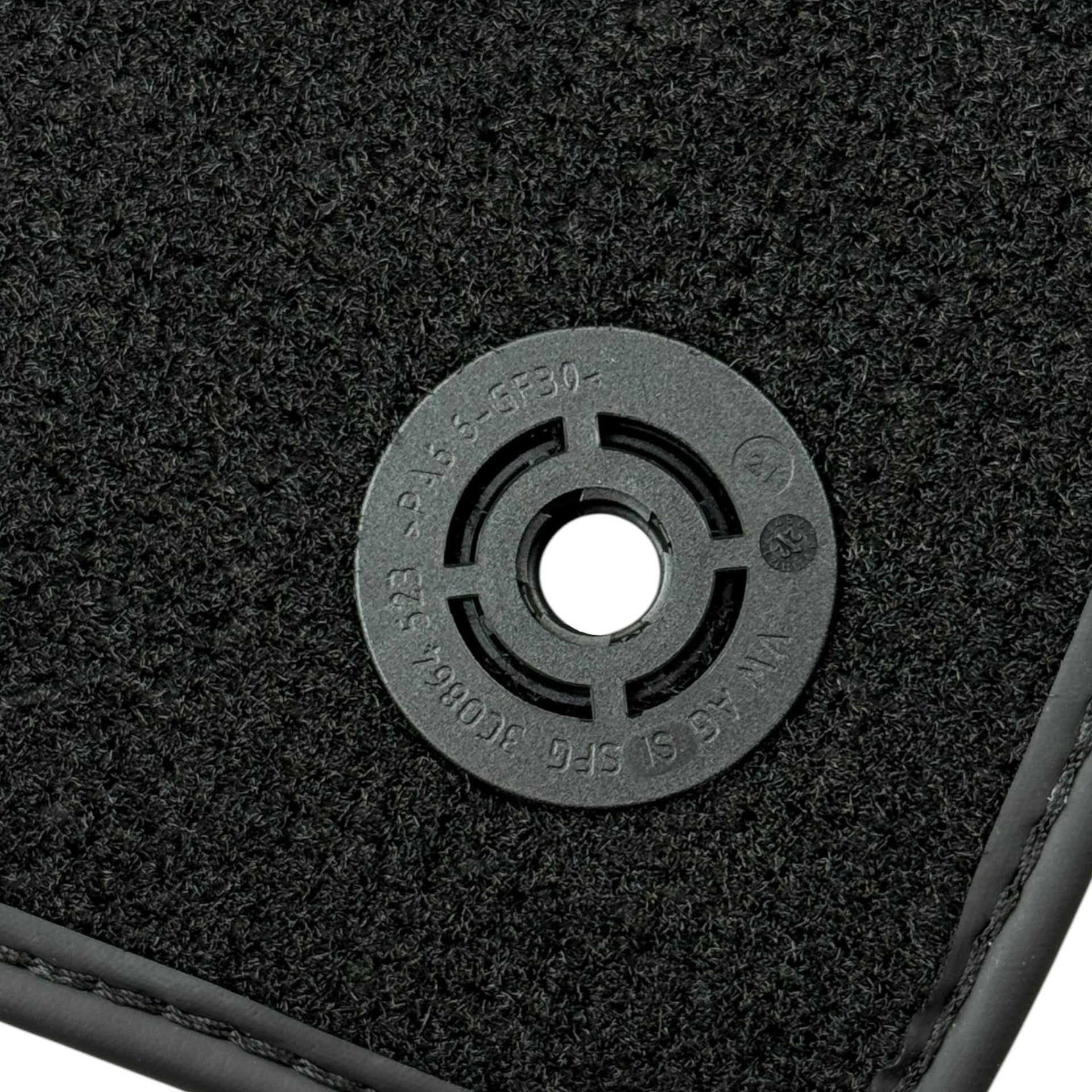 Black Floor Mats for Audi Q5 8R Hybrid (2008-2017) - AutoWin