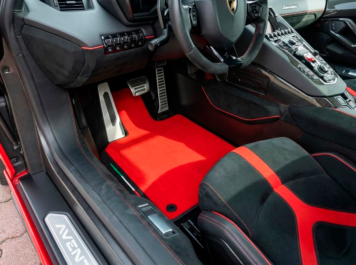 Black Floor Mats for Lamborghini Aventador SVJ with Alcantara Leather - AutoWin.EU
