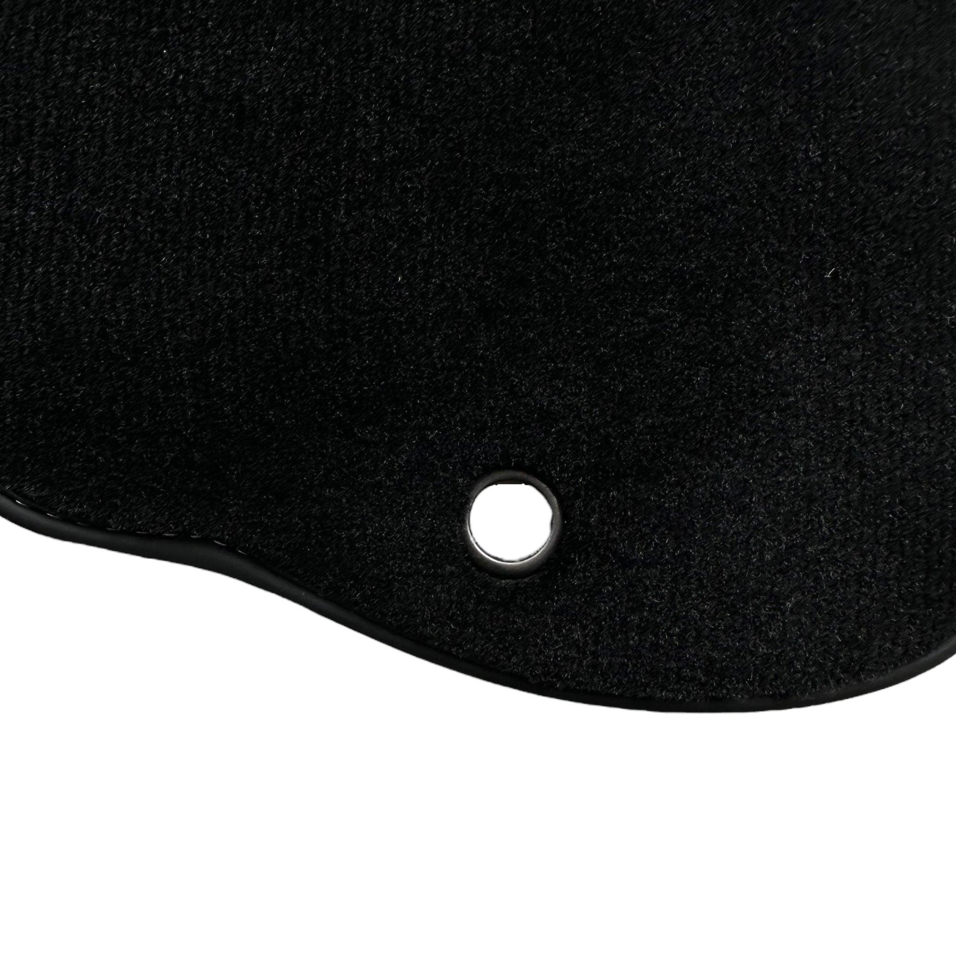 Black Floor Mats For Kia Sportage (2004-2010) - AutoWin