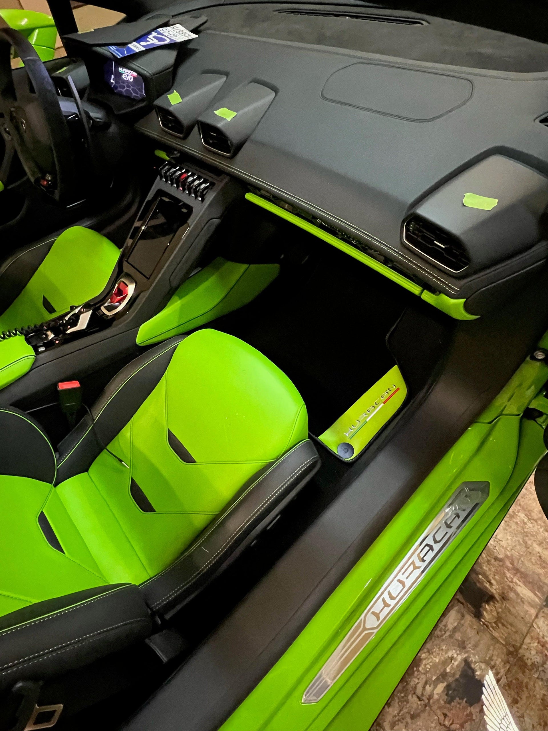 Black Floor Mats for Lamborghini Huracan 2014-2023 With Green Leather - AutoWin