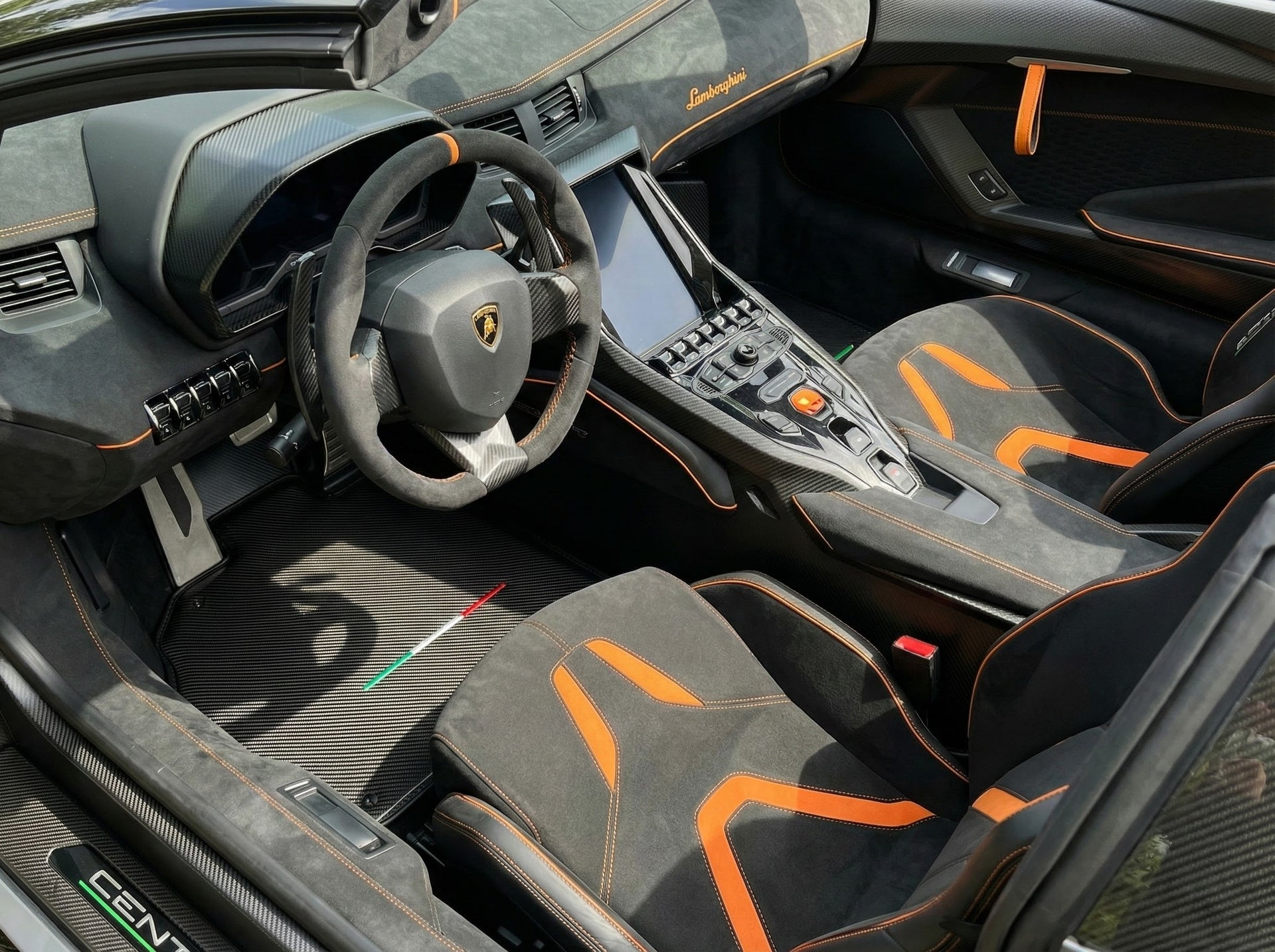 Customizable Leather Floor Mats with Viper Hex Pattern for Lamborghini Centenario (2016-2017) - AutoWin