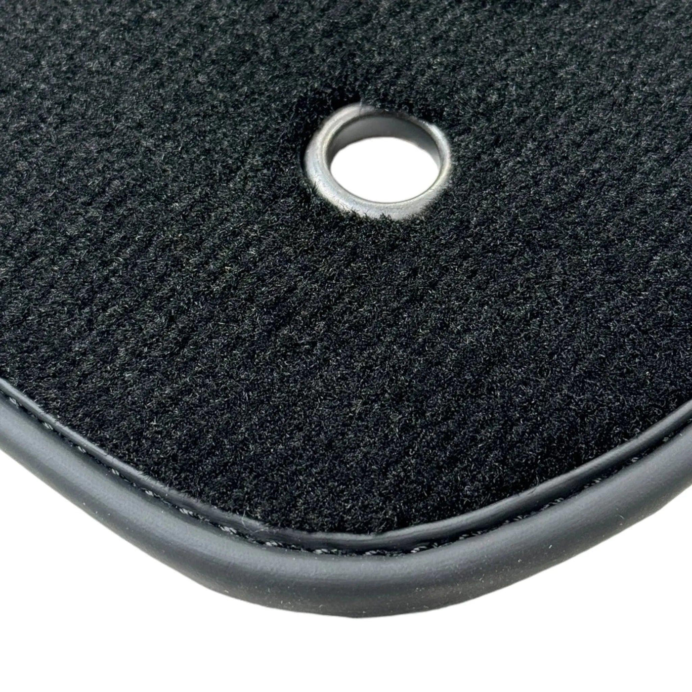 Black Floor Mats for Jeep Grand Cherokee WK (2005-2010) - AutoWin